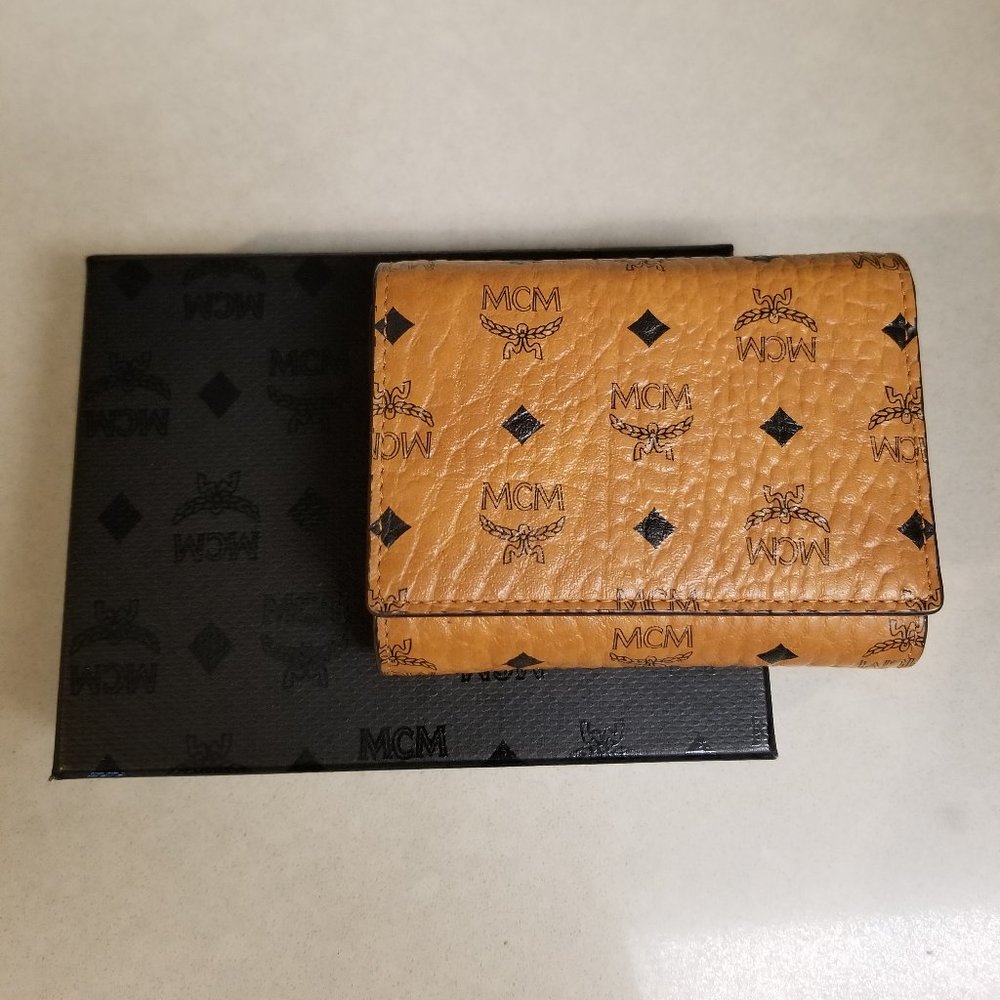 MCM VISETOS THREE FOLD WALLET